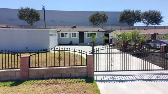 Gated Frontage
